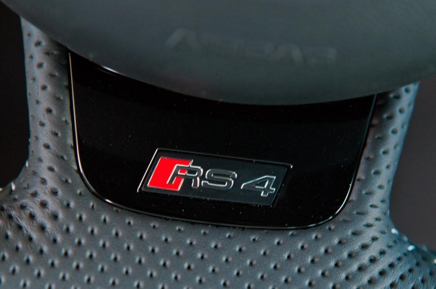 Детали интерьера Audi RS4 Avant (B8, 8K) 2012 года  (WW) (фото 50 из 114)
